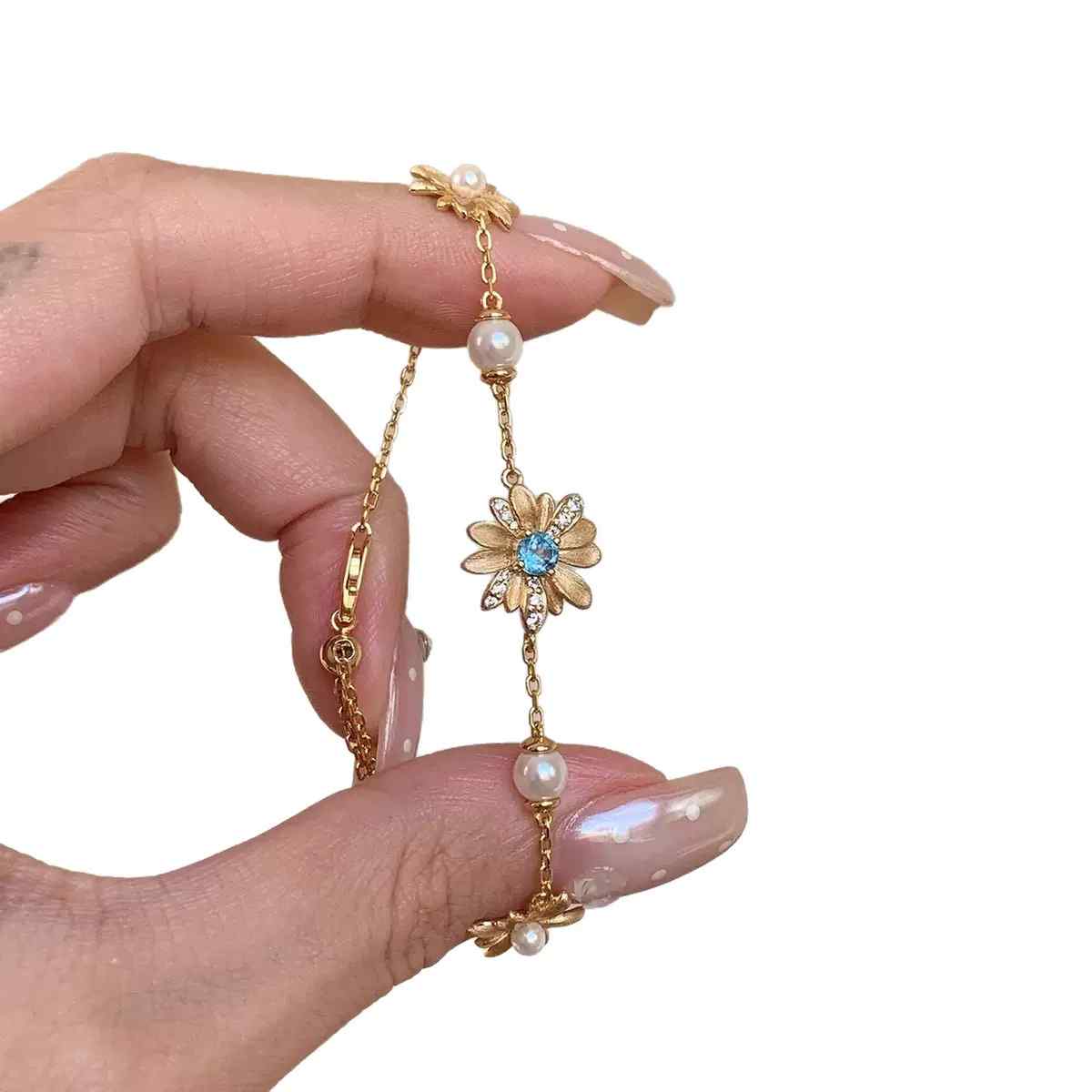 Daisy Pearl Charm Bracelet | Anniro - 14K Gold Plated Bracelets | ANNIRO Jewelry