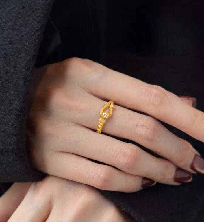 Vintage Horseshoe Buckle Crystal Ring | Anniro