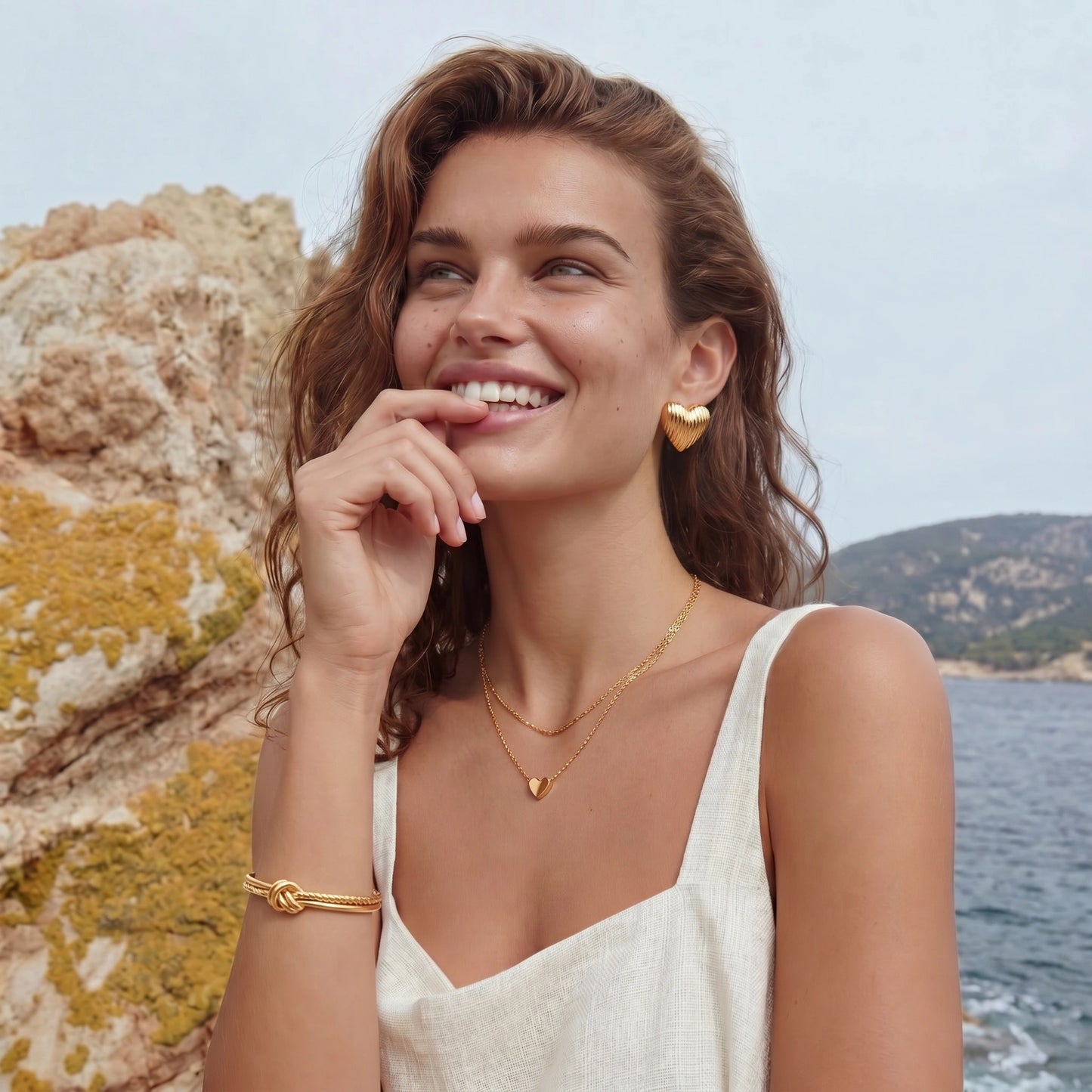 Golden Knot Cuff | Anniro